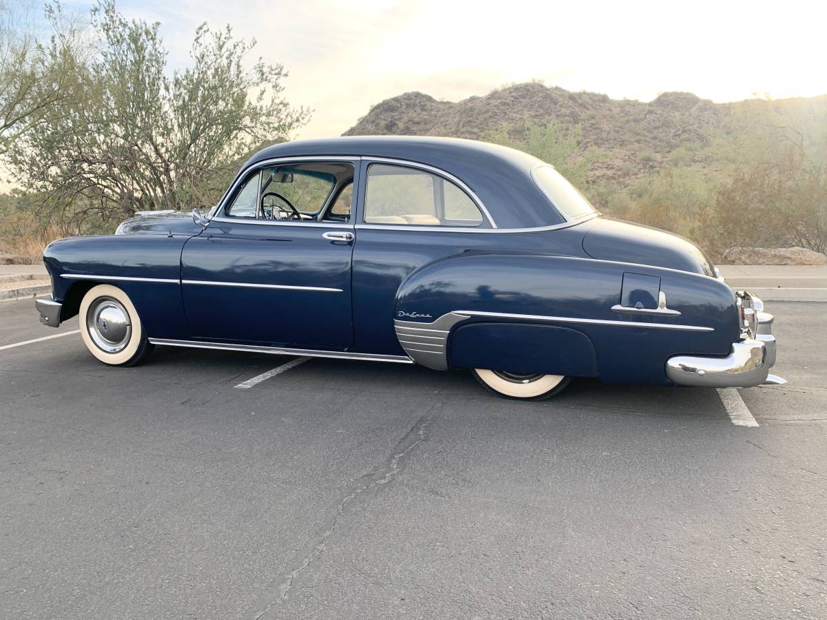 Chevrolet-Deluxe-1952-blue