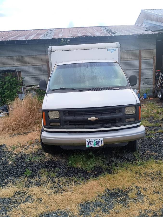 Chevrolet-Express-3500-cutaway-1996-white