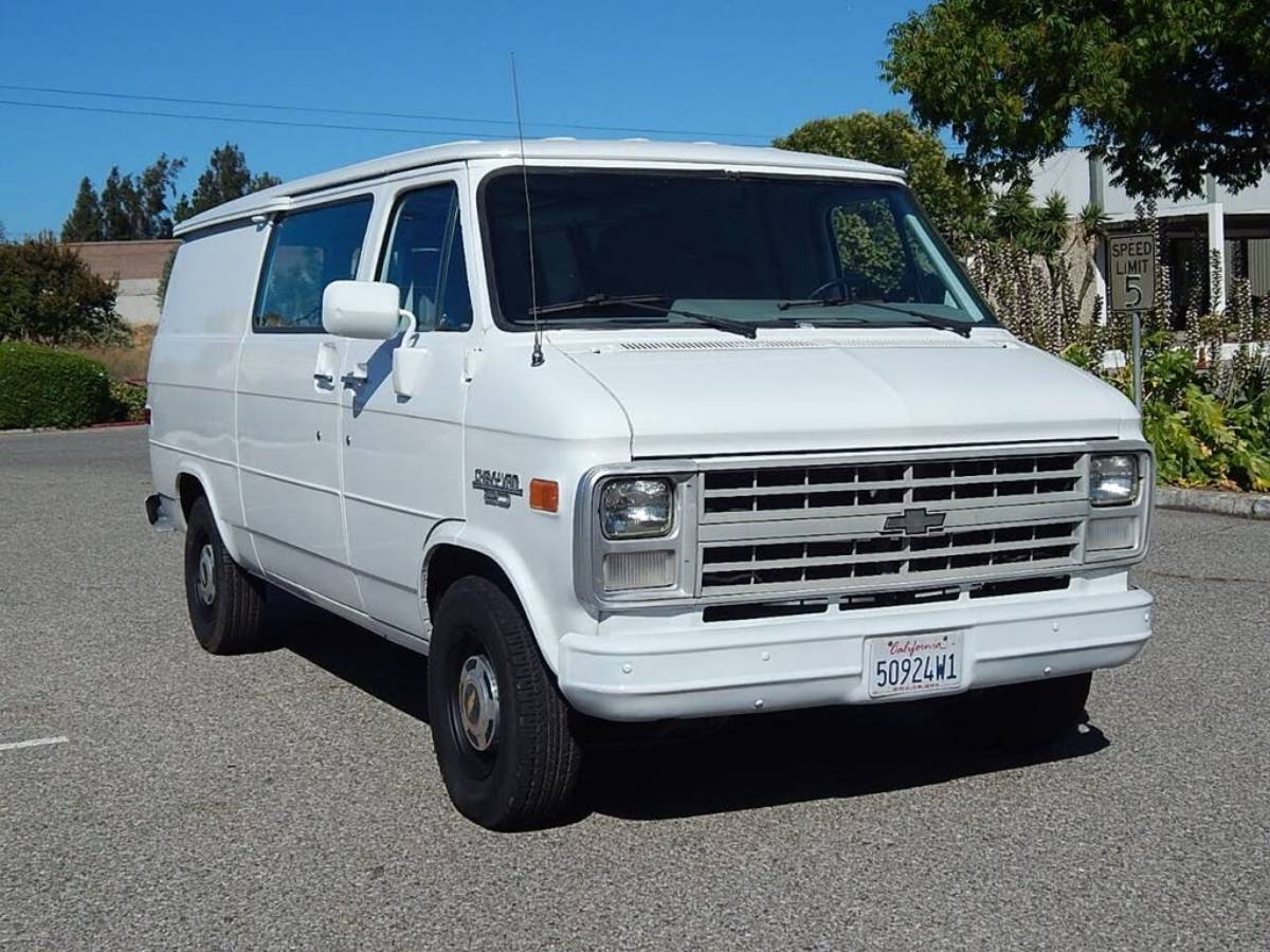 Chevrolet-G20-van-1991-white