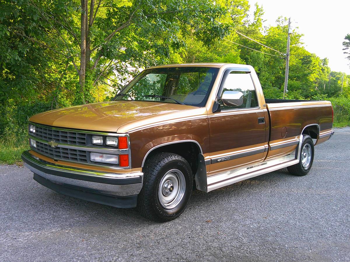 Chevrolet-Gmt-400-12-ton-nominal-1988