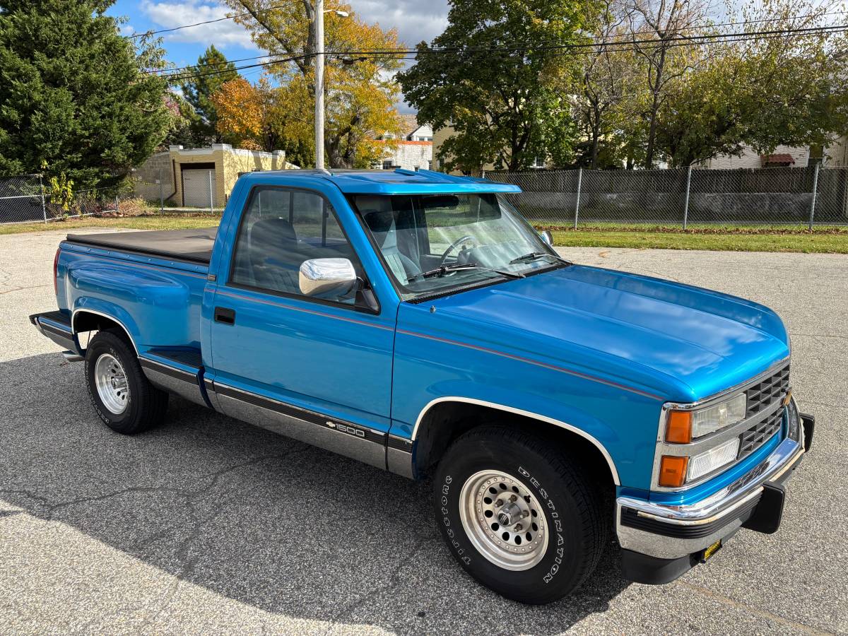 Chevrolet-Gmt-400-12-ton-nominal-1991-blue