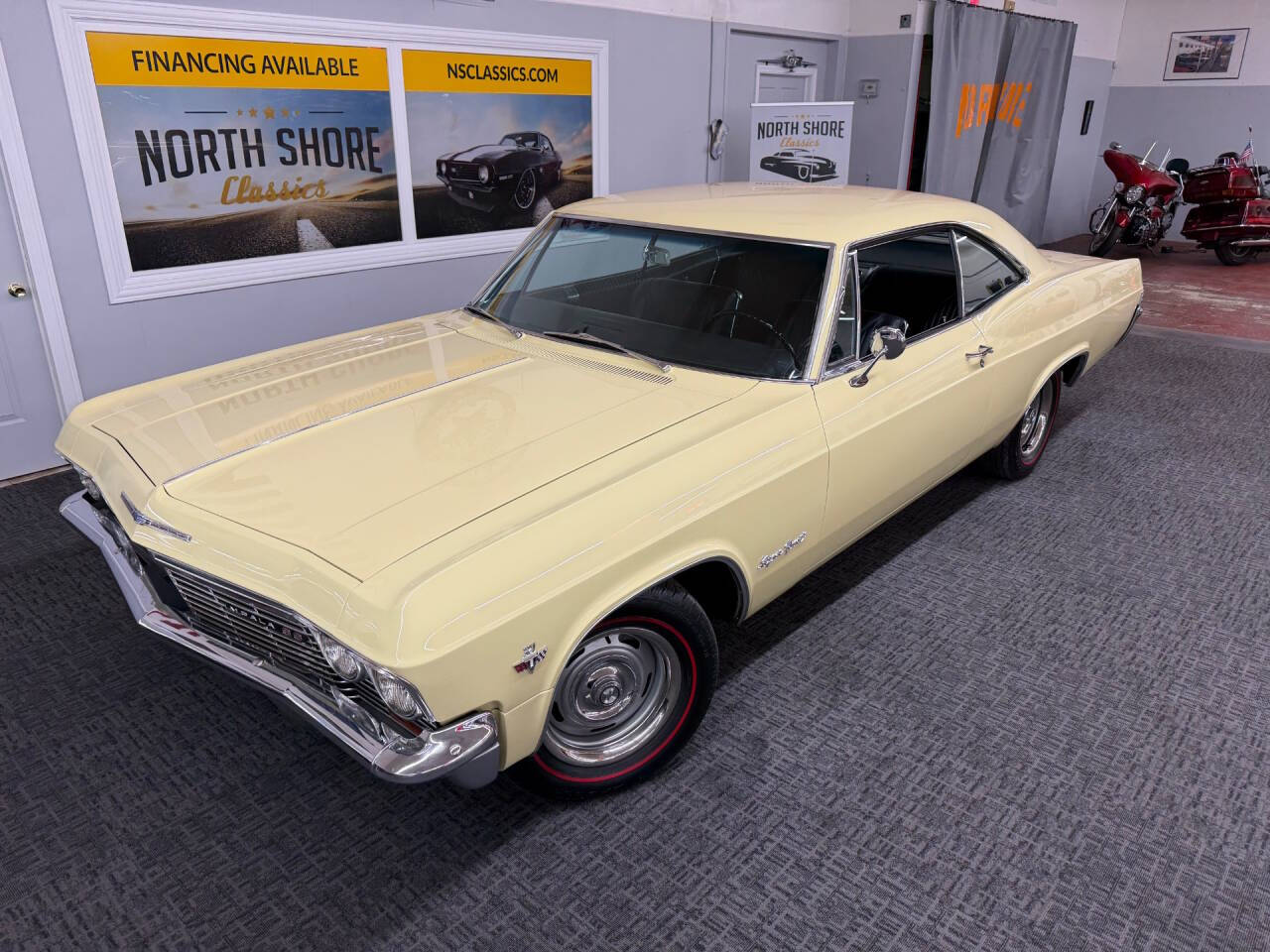 Chevrolet-Impala-1966-Butternut-Yellow-Black