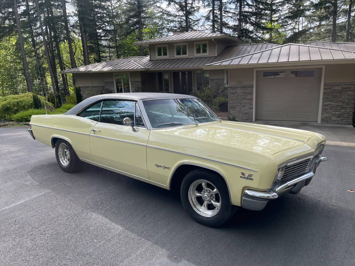 Chevrolet-Impala-1966-yellow