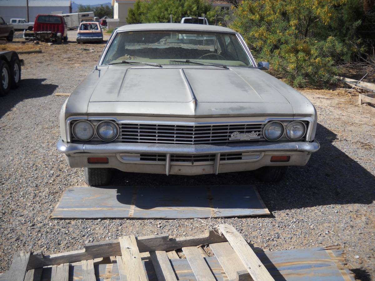 Chevrolet-Impala-1966