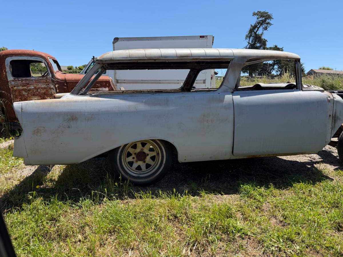 Chevrolet-Nomad-1956-grey