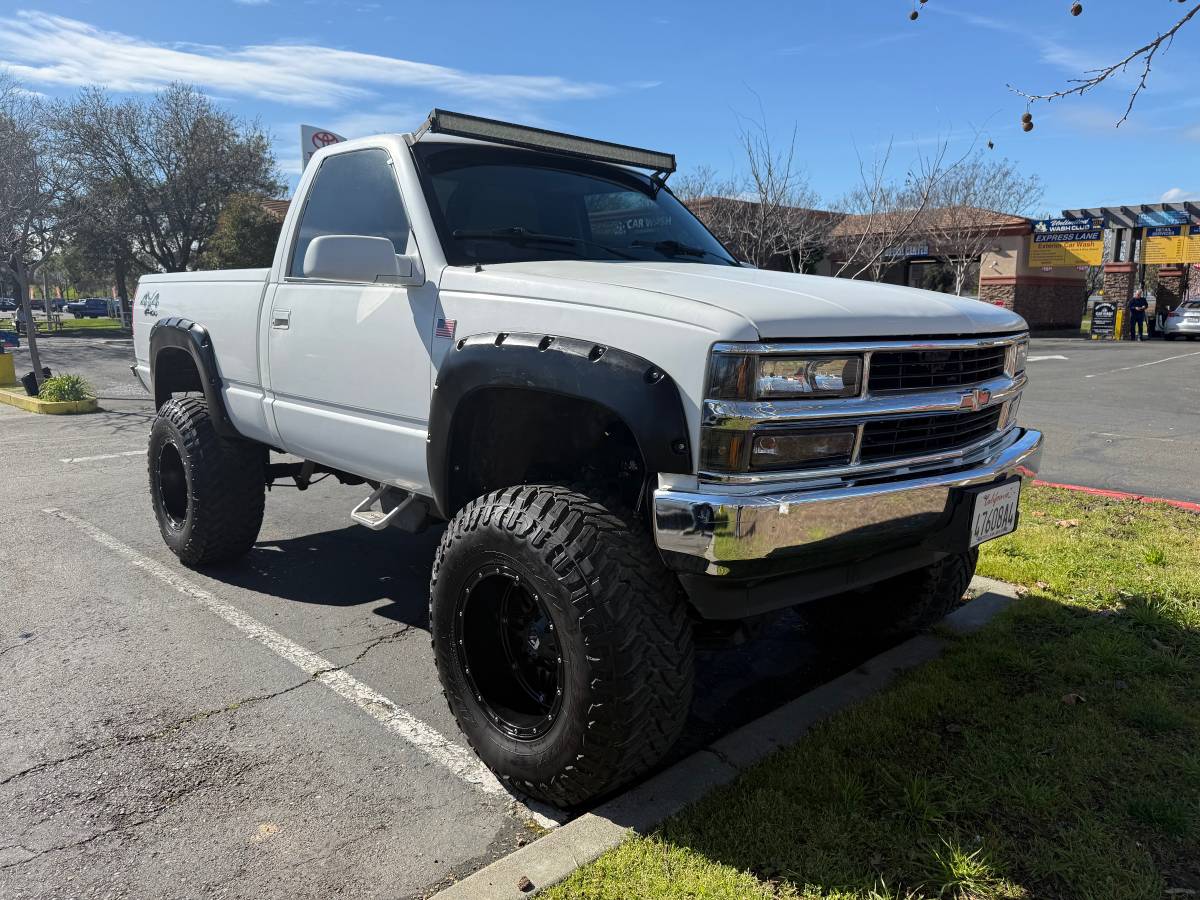 Chevrolet-Pickup-1990-white