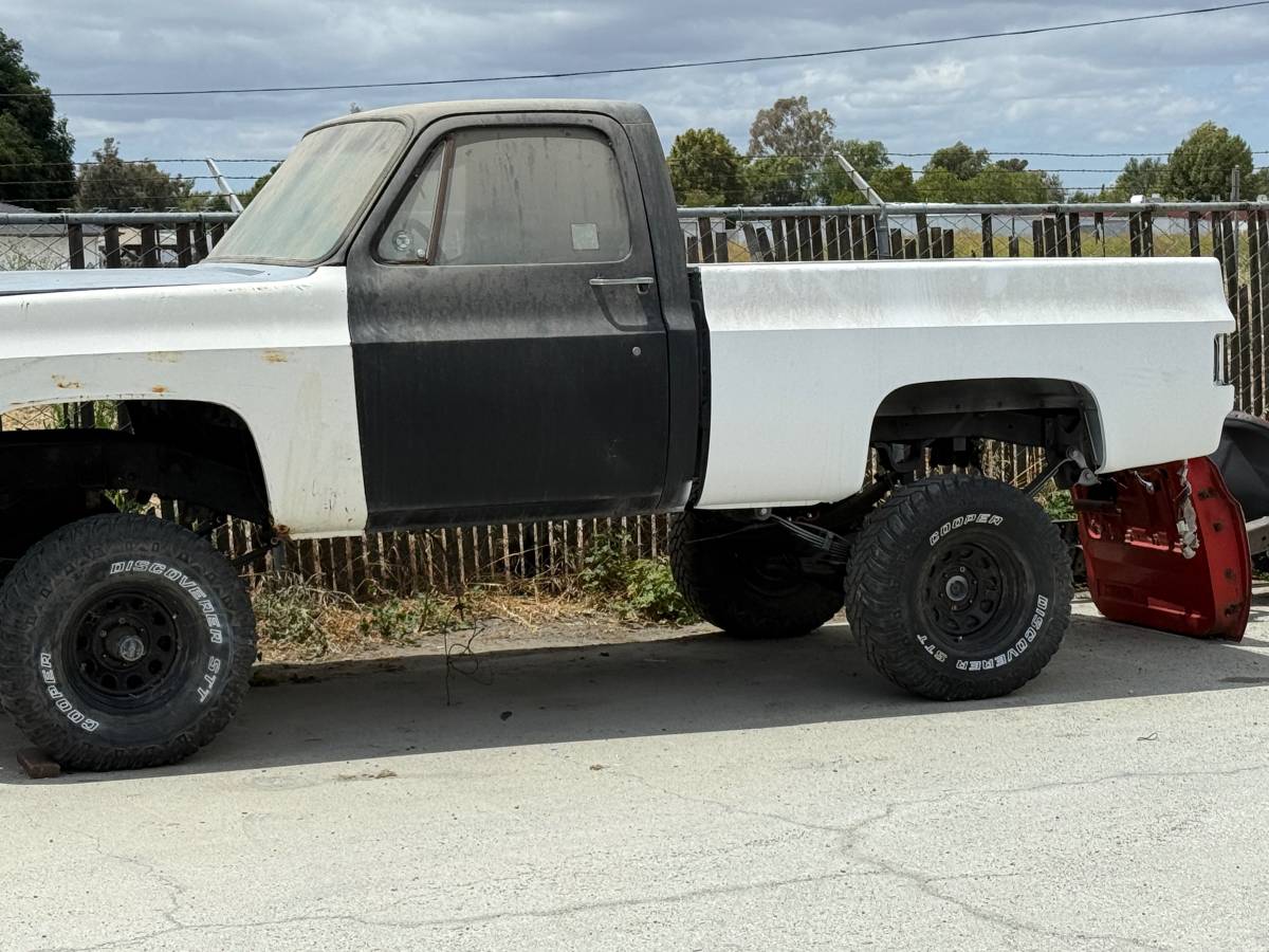 Chevrolet-Silverado-1975