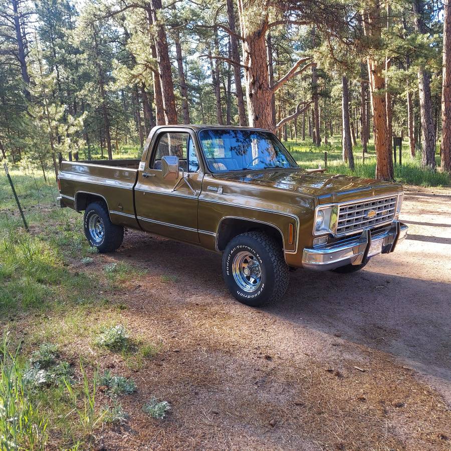 Chevrolet-Silverado-1975