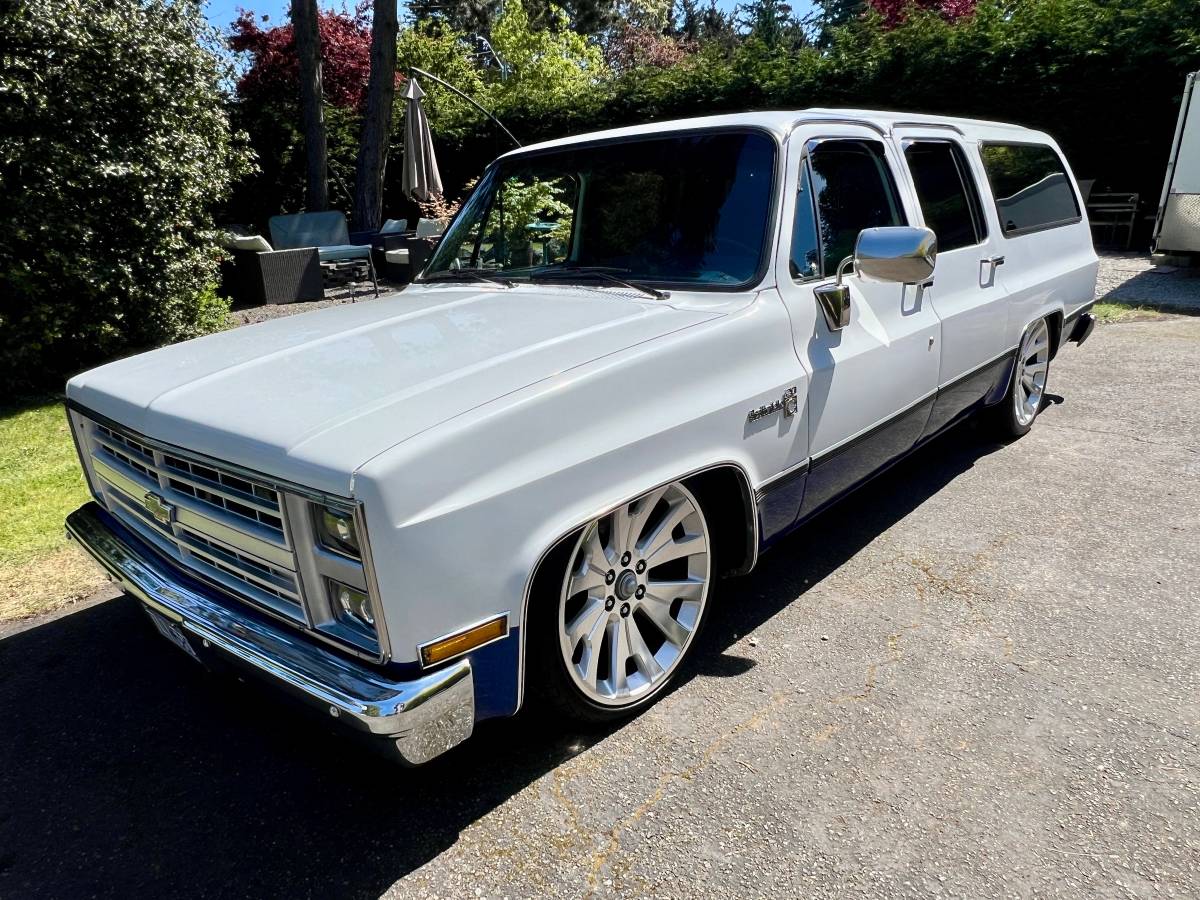 Chevrolet-Suburban-1988-white