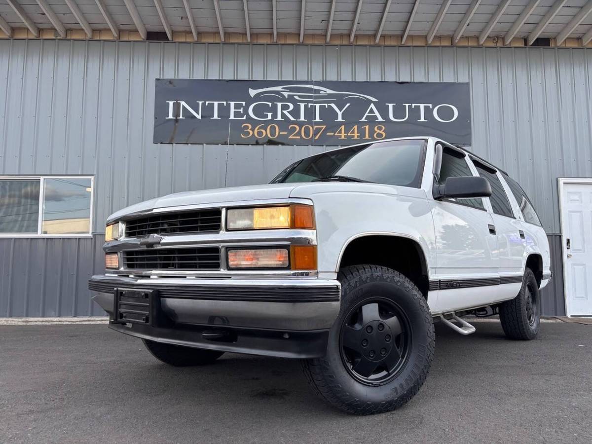 Chevrolet-Tahoe-ls-4dr-4wd-suv-1995-silver
