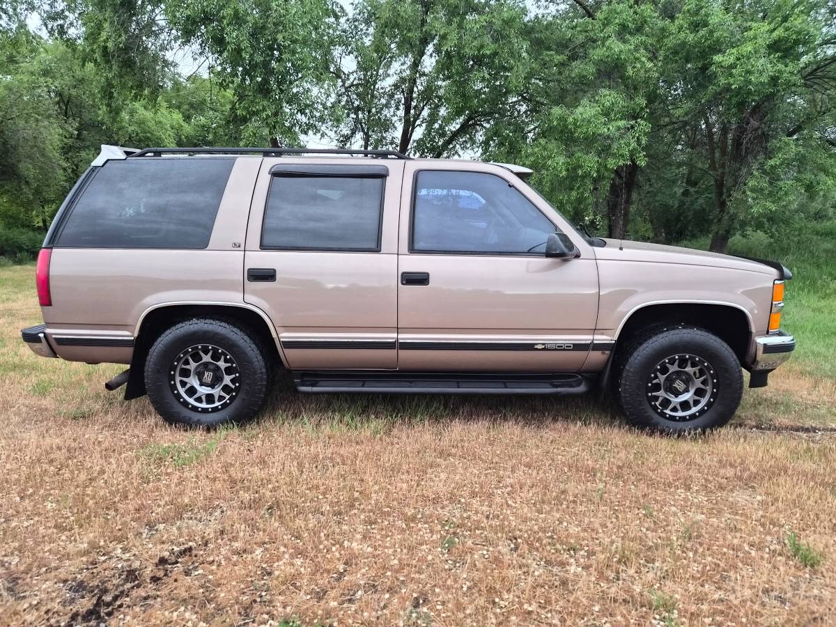 Chevrolet-Tahoe-lt-1996