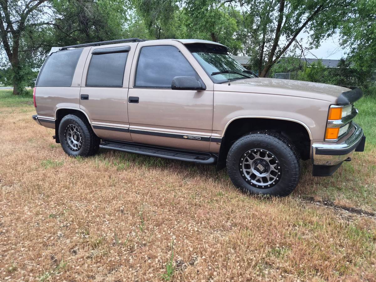 Chevrolet-Tahoe-lt-1996