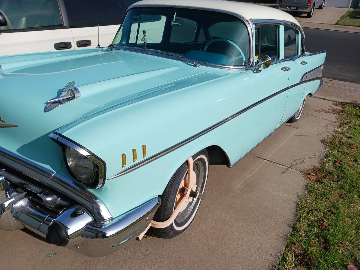 Chevy-bel-air-4dr-sedan-1957-blue