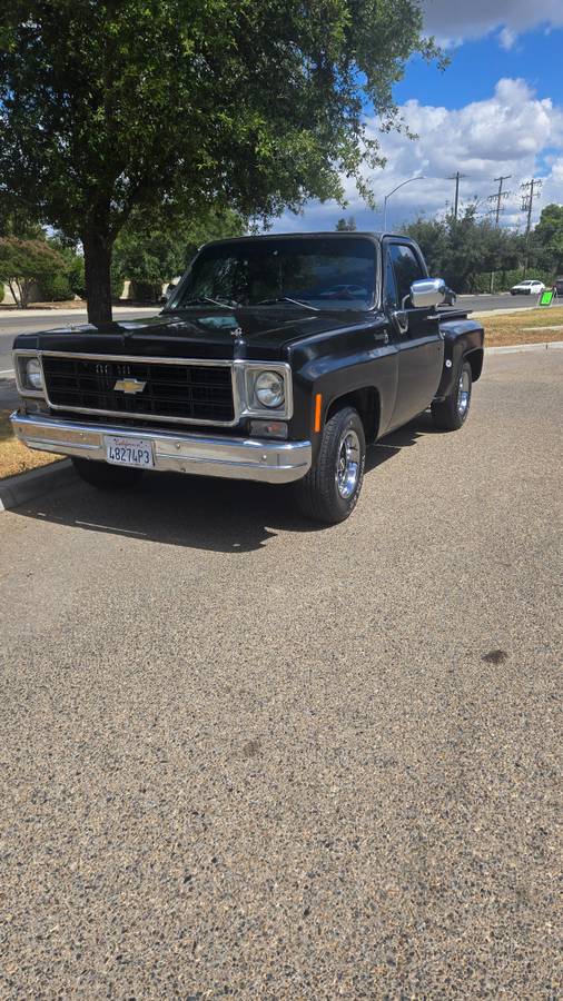 Chevy-c10-truck-1975-black
