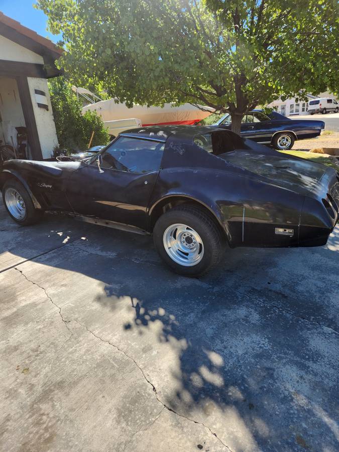 Chevy-corvette-1974-black