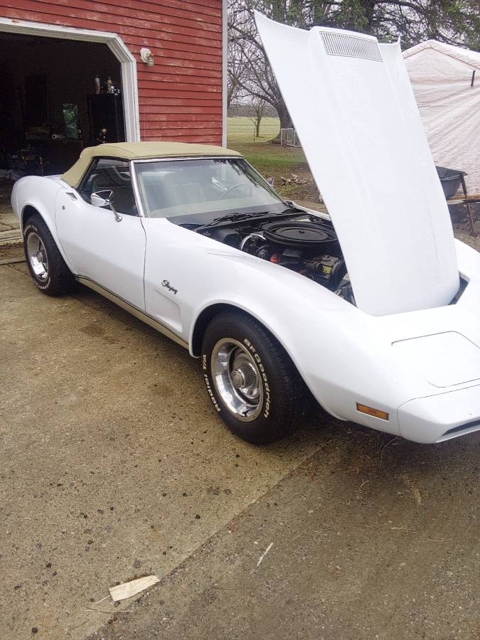 Chevy-corvette-1975-white
