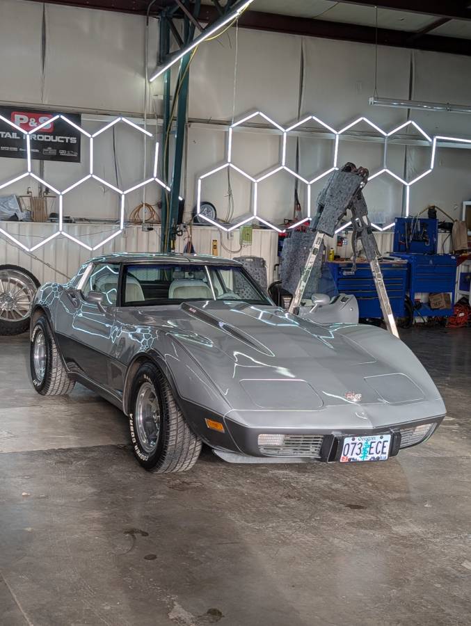 Chevy-corvette-silver-anniversary-1978-silver