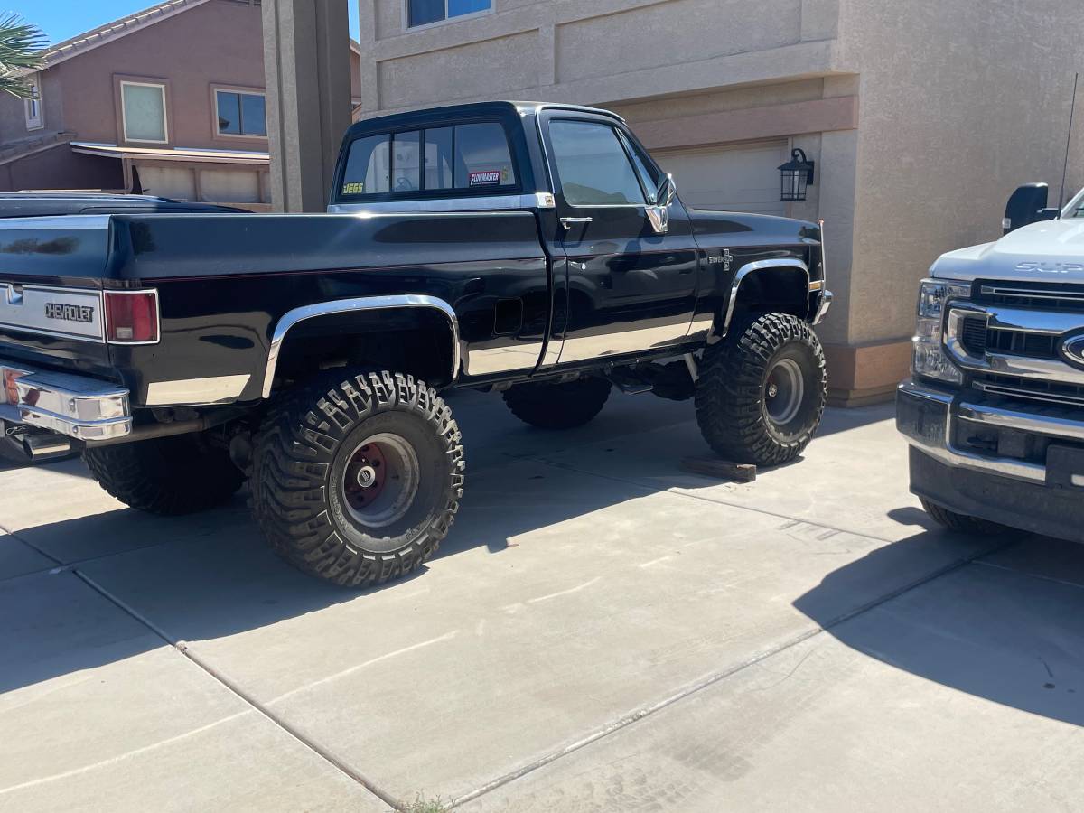 Chevy-k10-4x4-1984-black