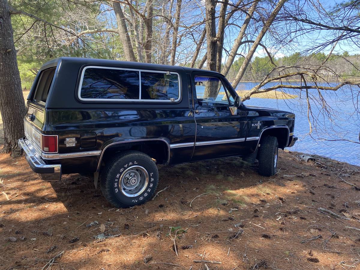 Chevy-k5-blazer-1987-black