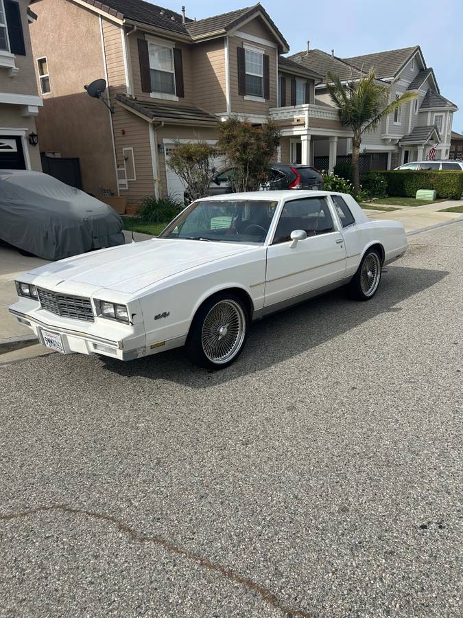 Chevy-monte-carlo-1985-white