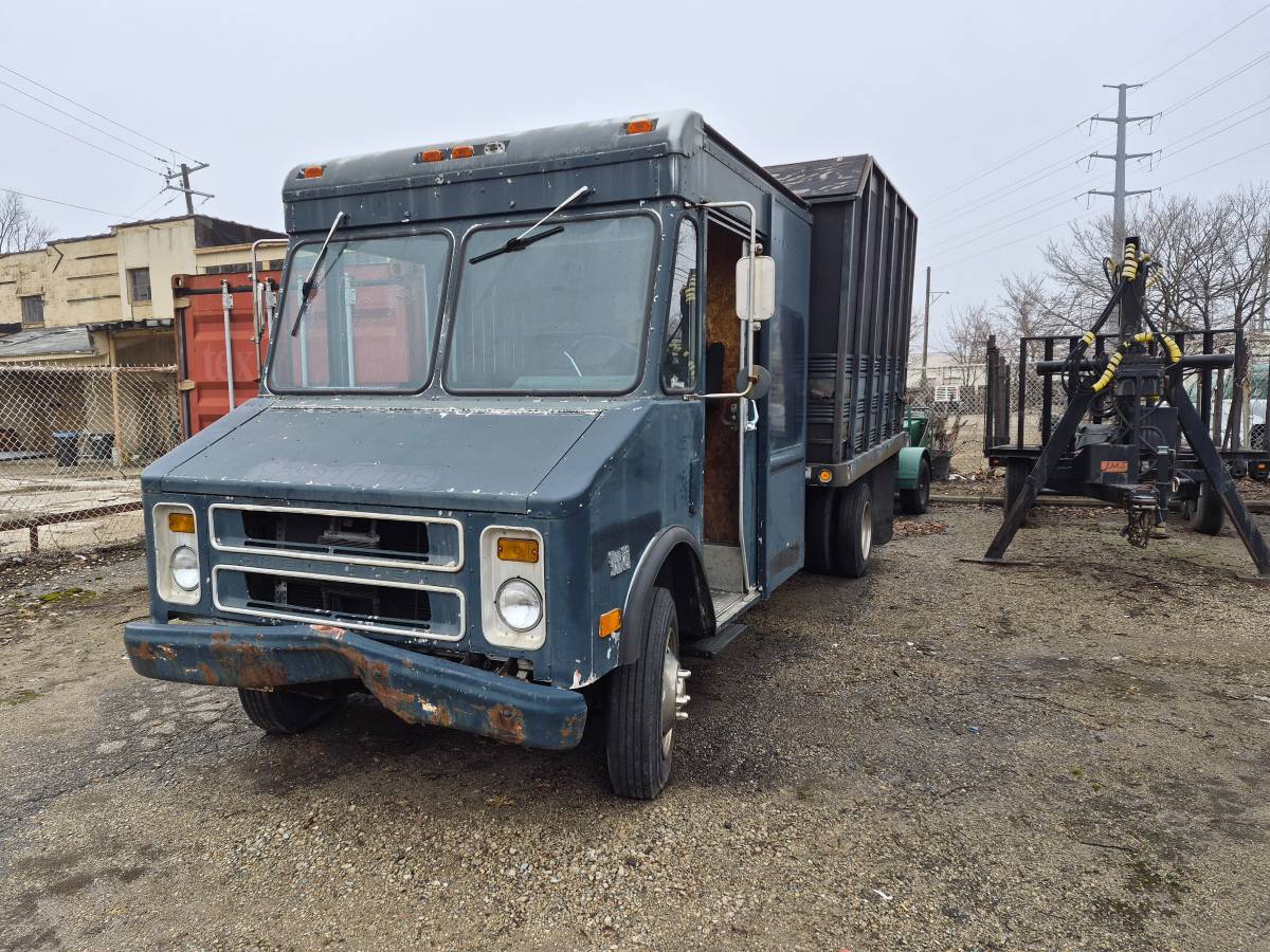 Chevy-p30-step-van-1990-blue