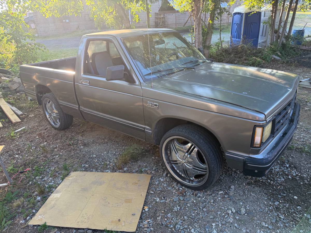 Chevy-s10-1985-black