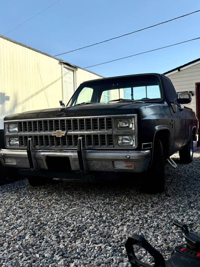 Chevy-silverado-1982-black