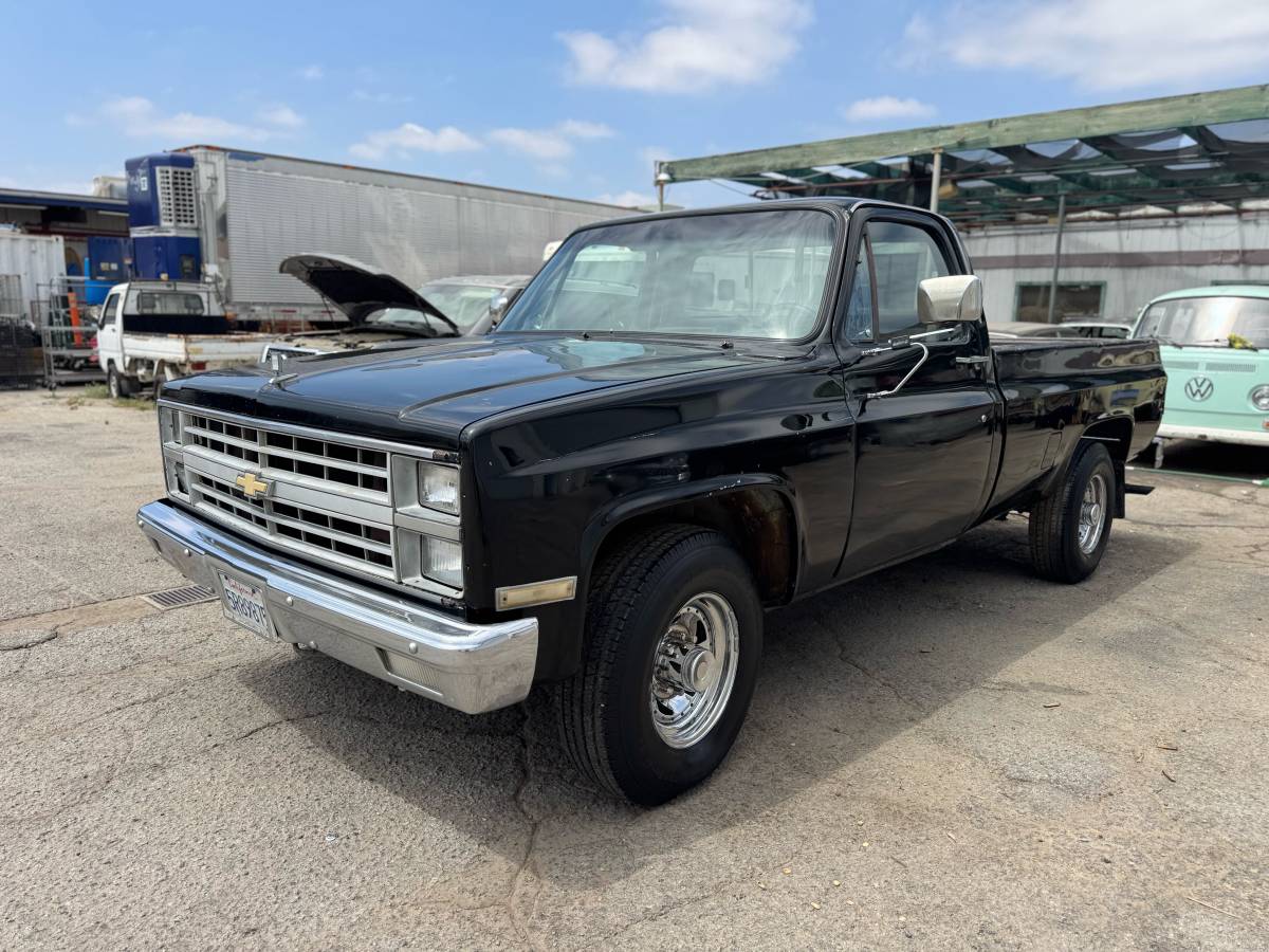 Chevy-silverado-2500-1982-black