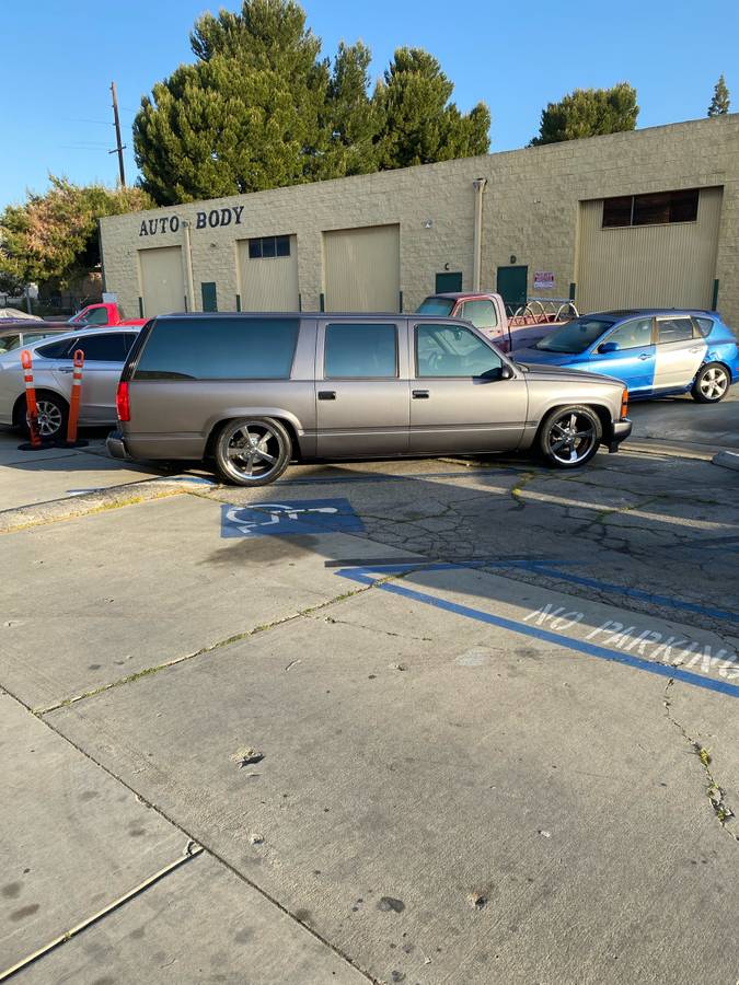 Chevy-suburban-1500-1993-grey