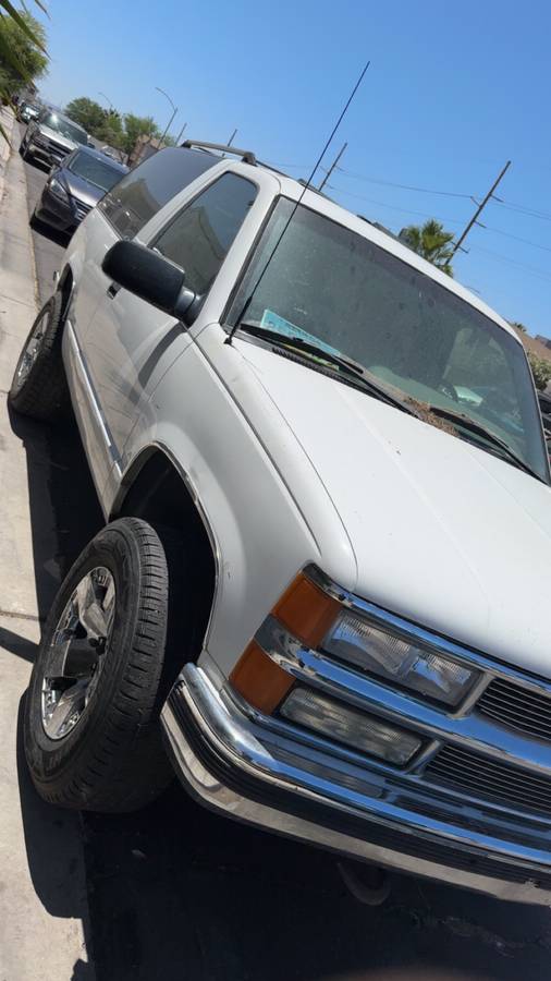 Chevy-tahoe-ls-1996-white