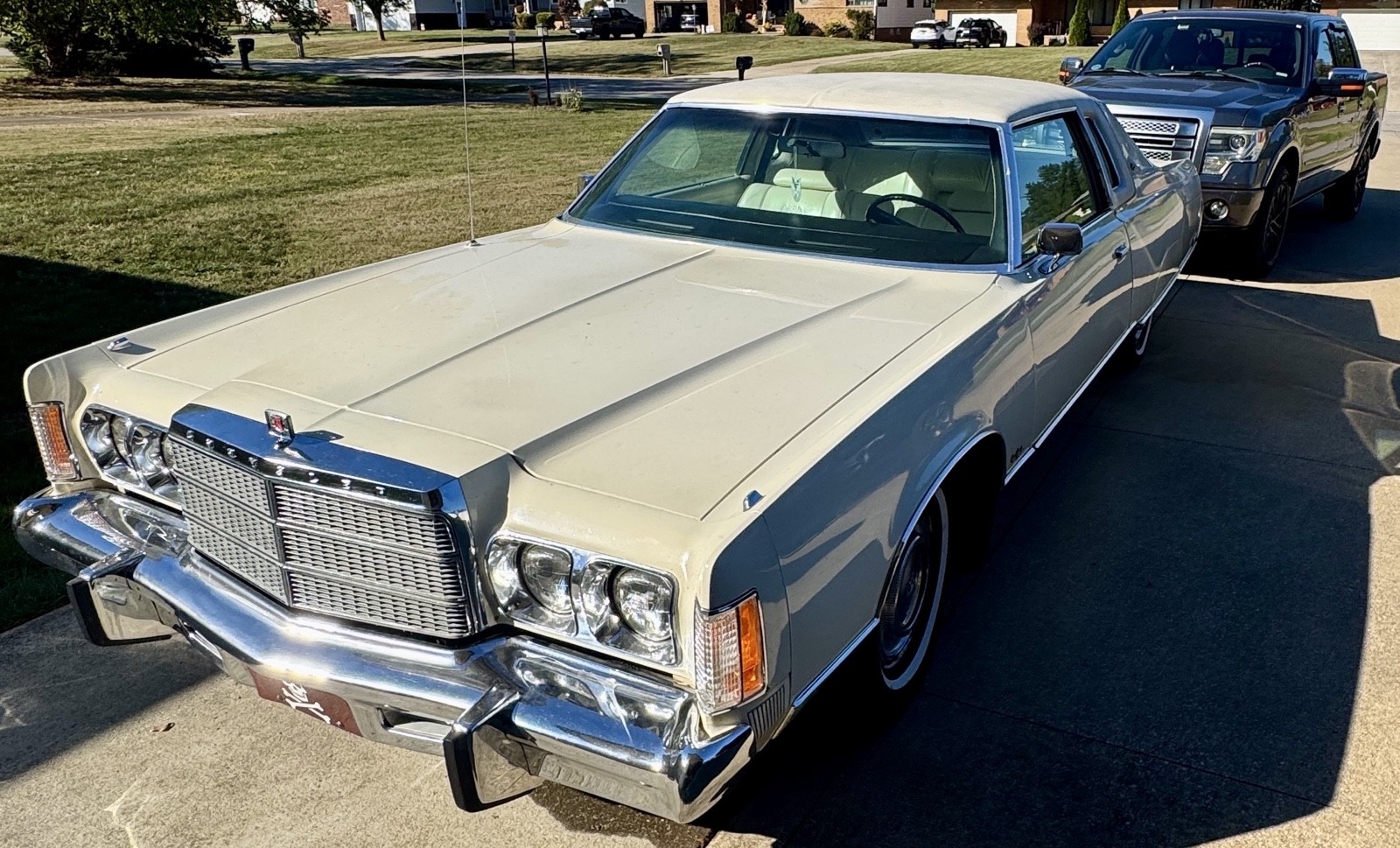 Chrysler-New-Yorker-Brougham-1975