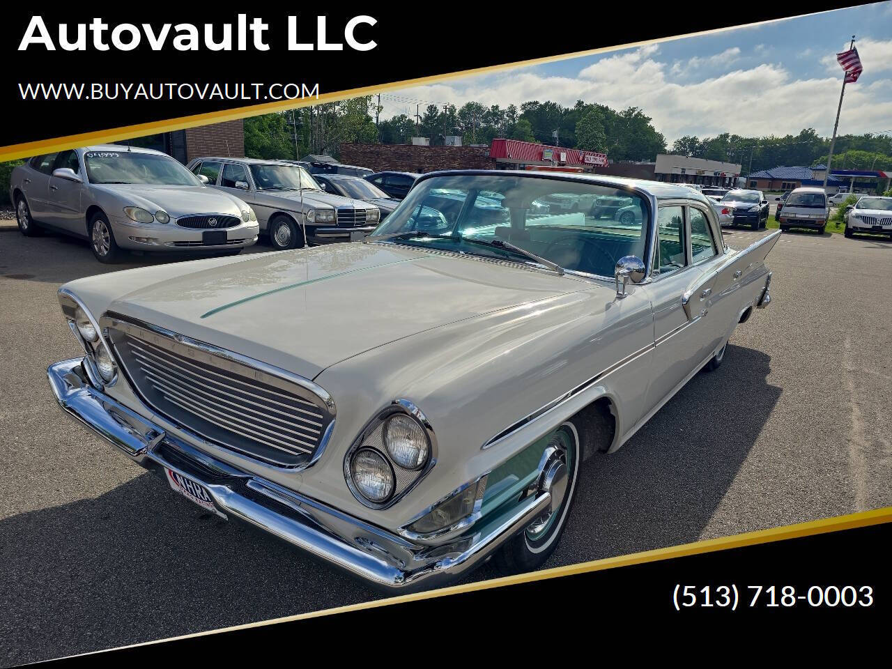 Chrysler-Newport-1961-White-Green
