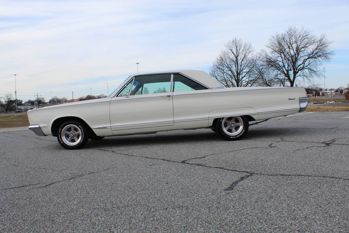 Chrysler-Newport-1967-white