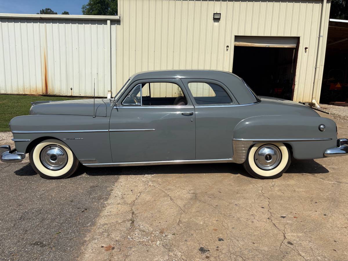 Chrysler-Windsor-1950-grey