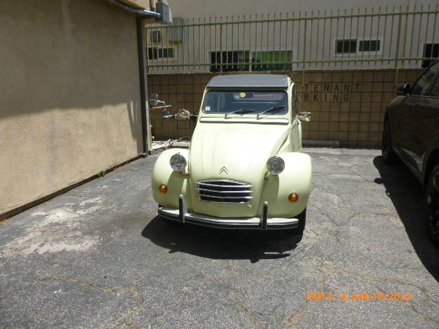 Citroen-2cv-1972-yellow