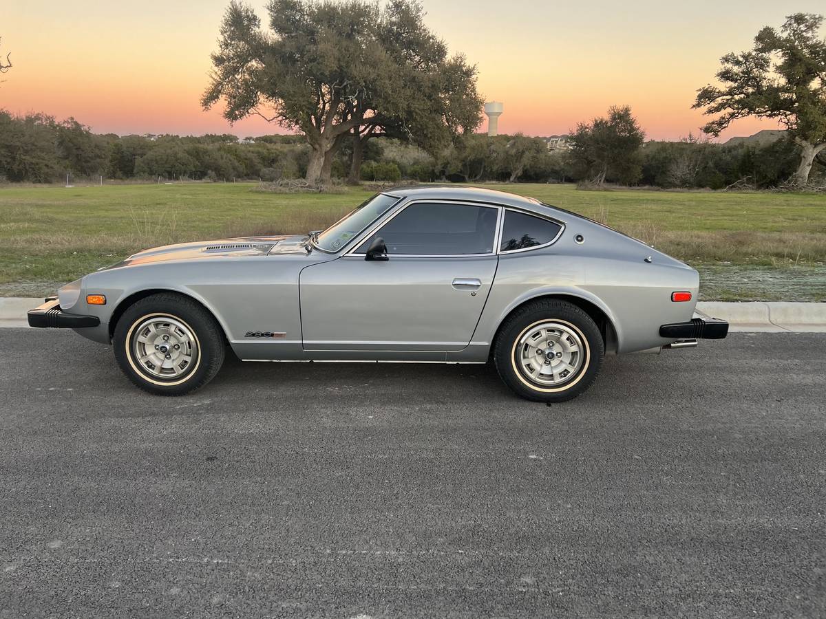 Datsun-280z-1977-silver