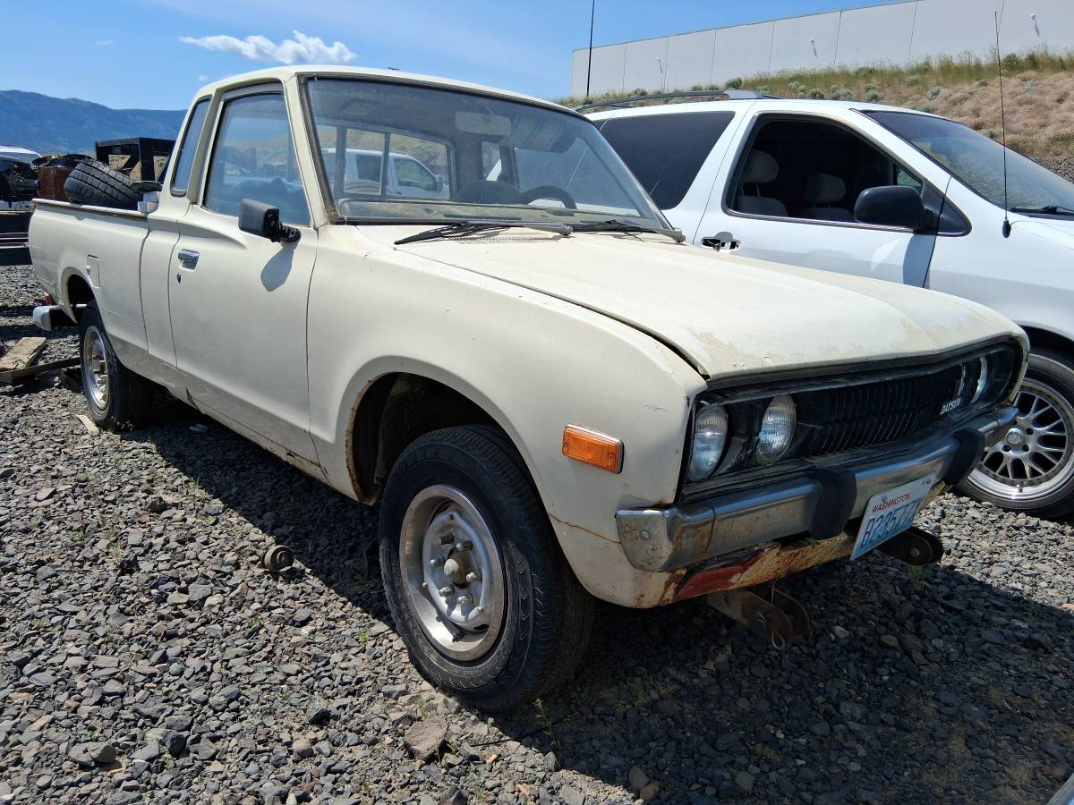Datsun-620-pickup-1978-white