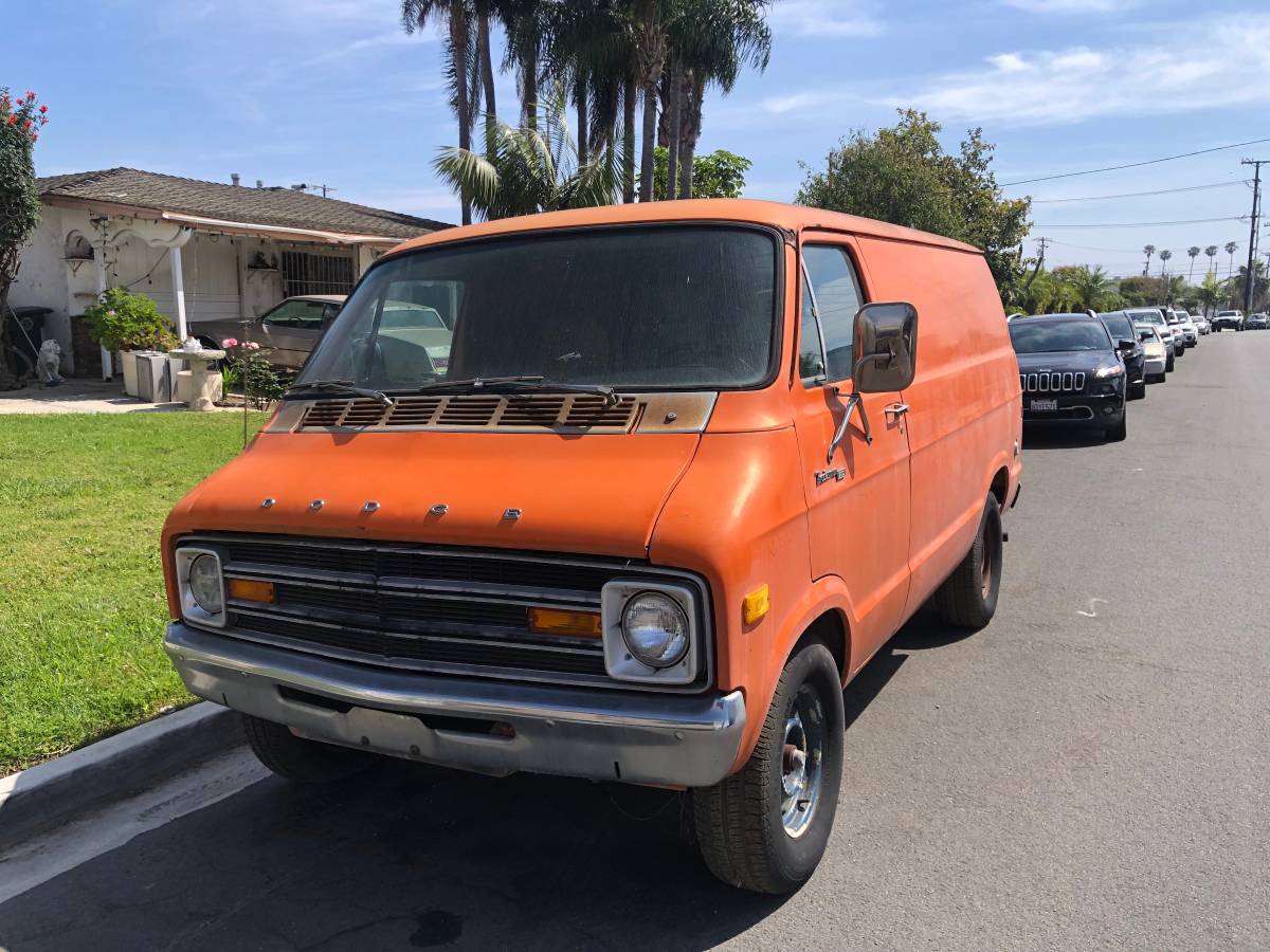 Dodge-B-200-1978