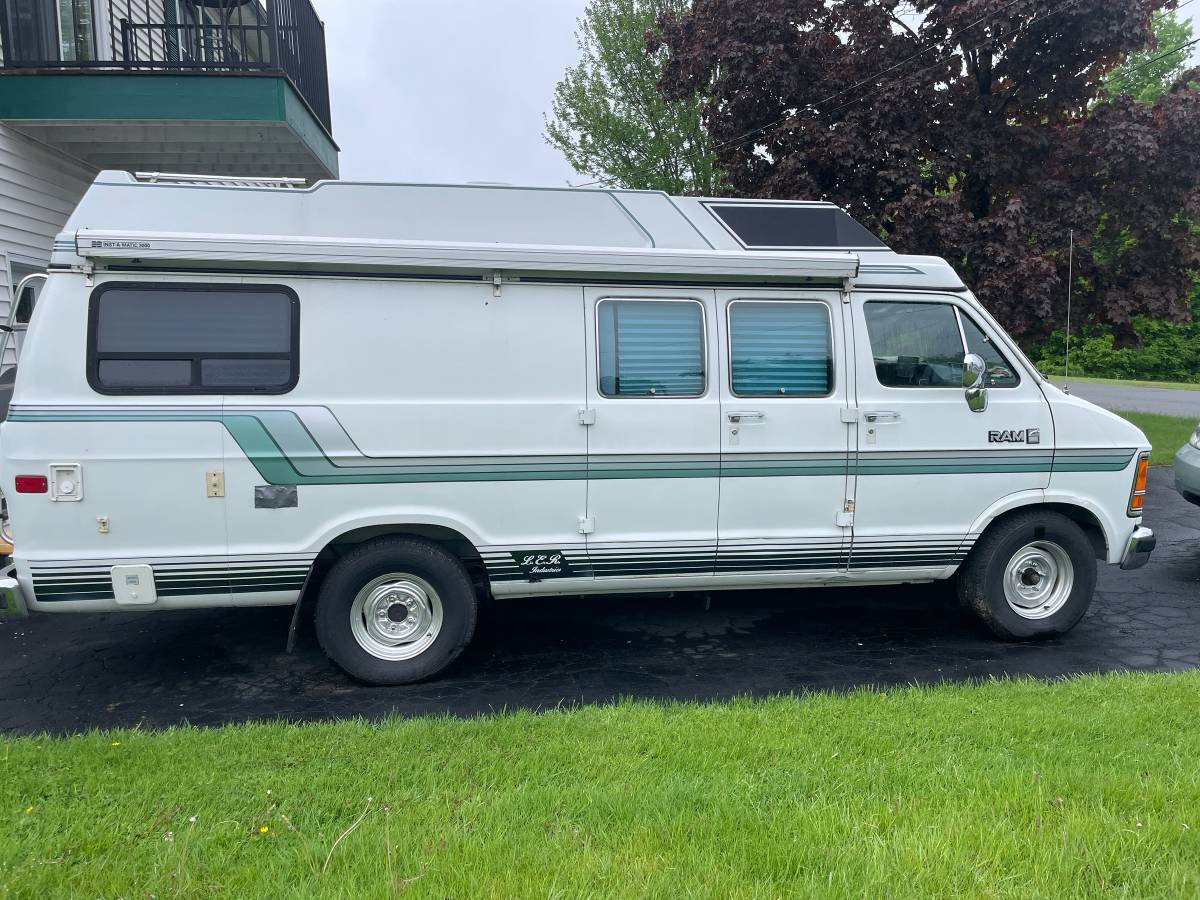 Dodge-B250-conversion-van-1990-white