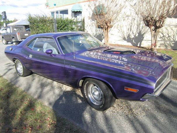 Dodge-Challenger-1970-Plum-Crazy-GrayBlack