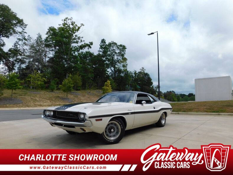 Dodge-Challenger-1970-White-Black