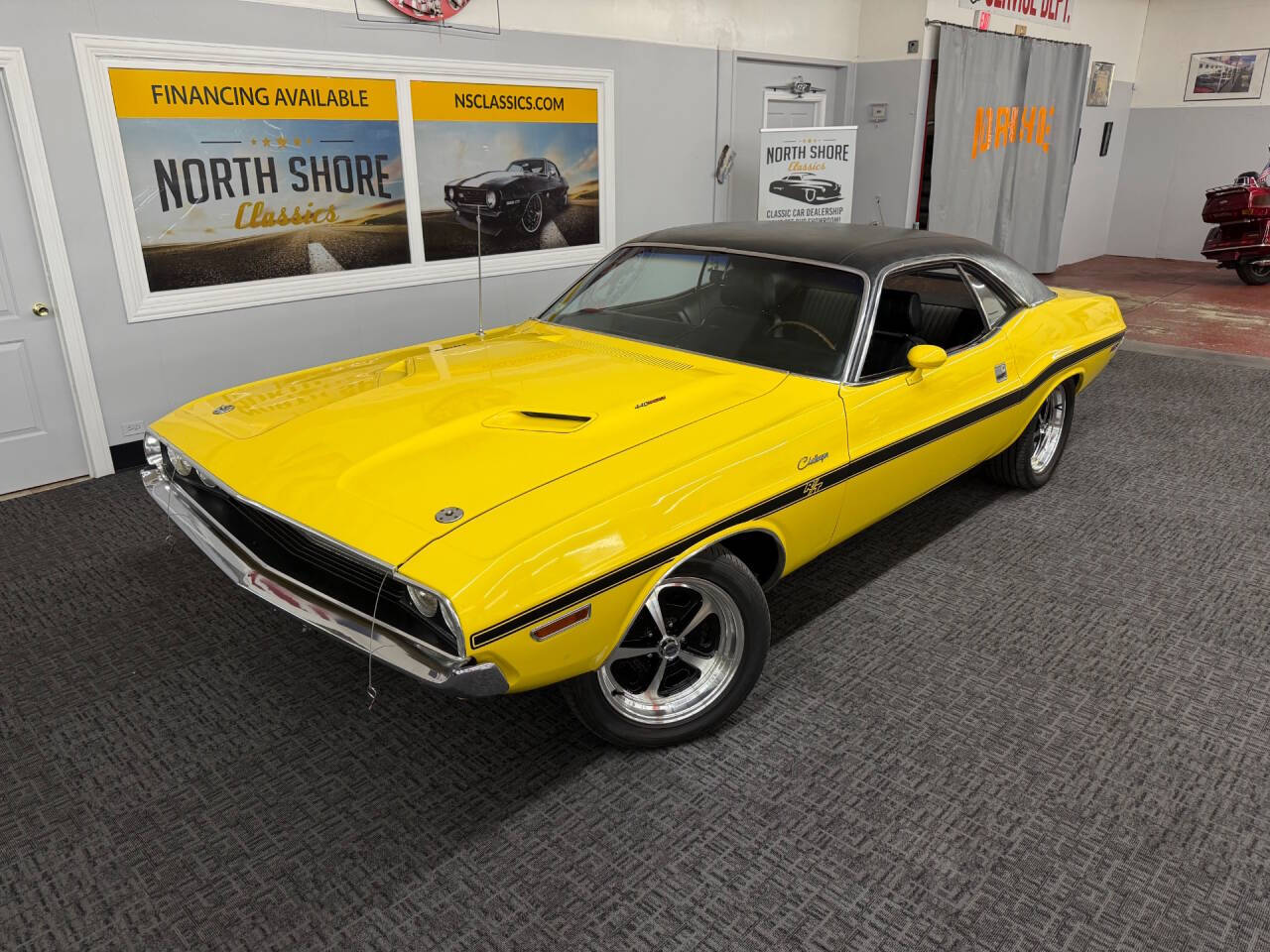 Dodge-Challenger-1970-Yellow-Black