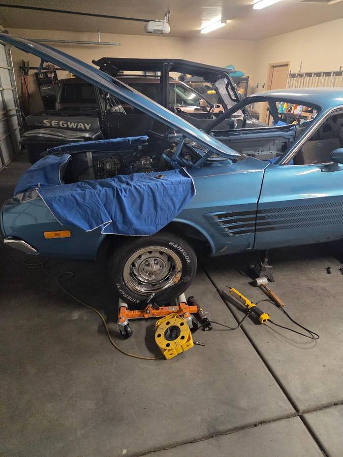 Dodge-Challenger-1974-blue