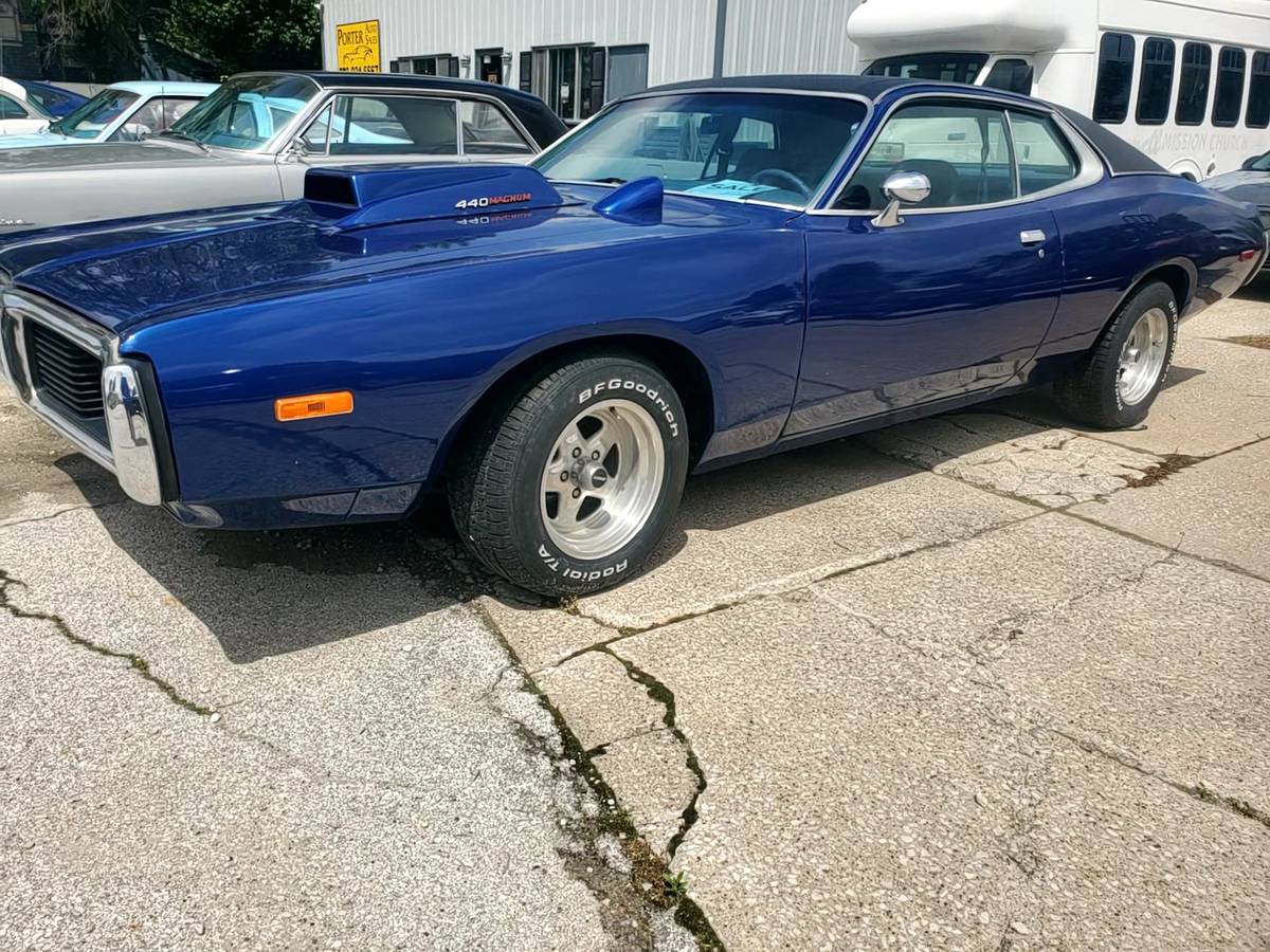 Dodge-Charger-1974-purple