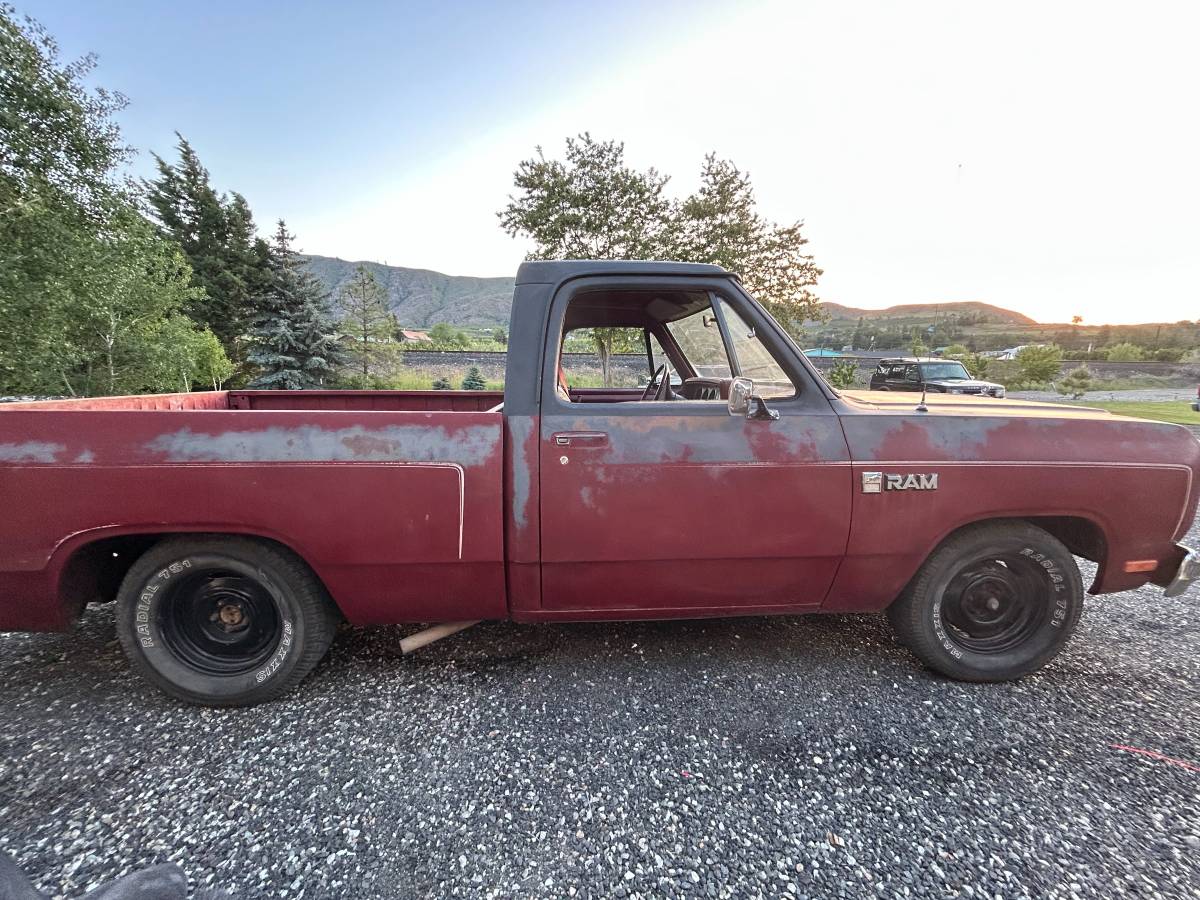 Dodge-D-series-d150-1983-red