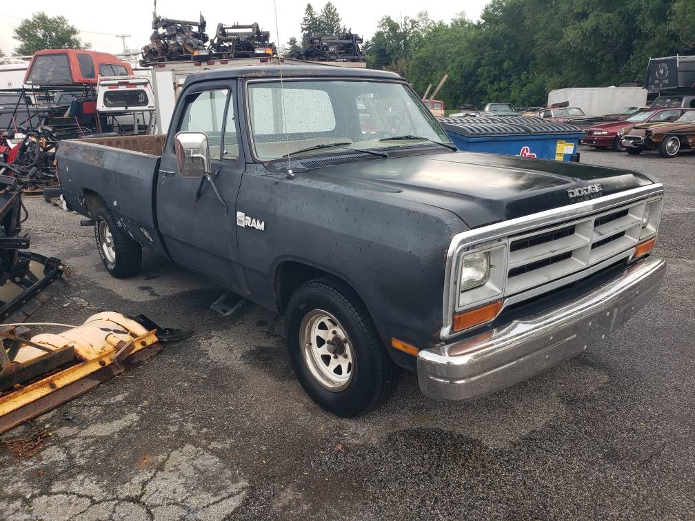 Dodge-D-series-d150-1986-grey