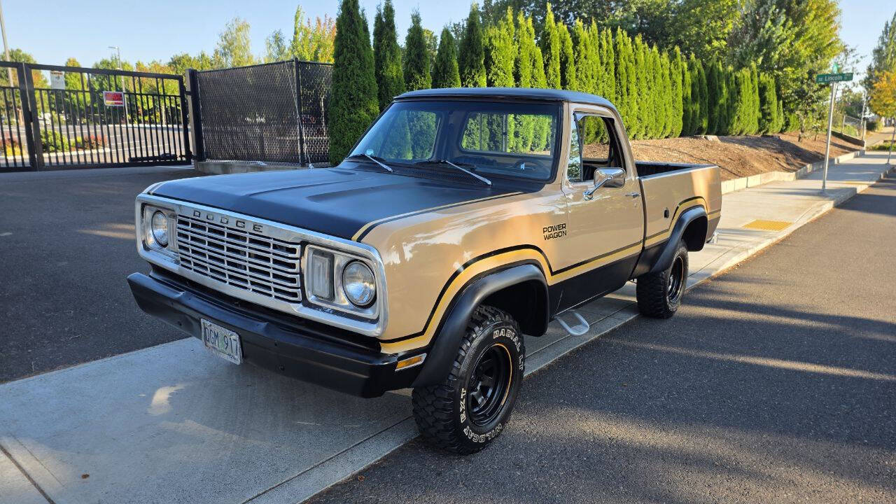 Dodge-D150-pickup-1977-Tan-Black