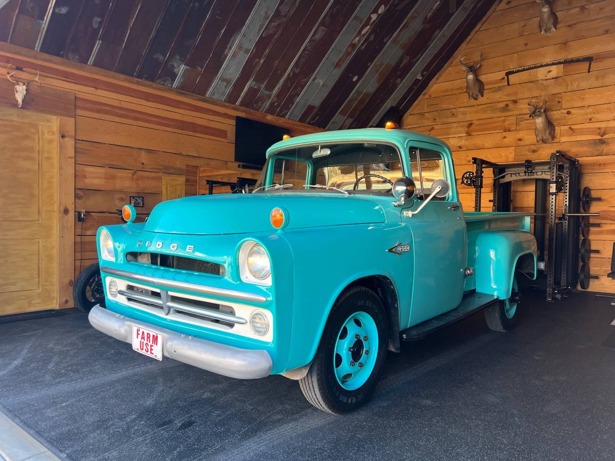 Dodge-D200-1957