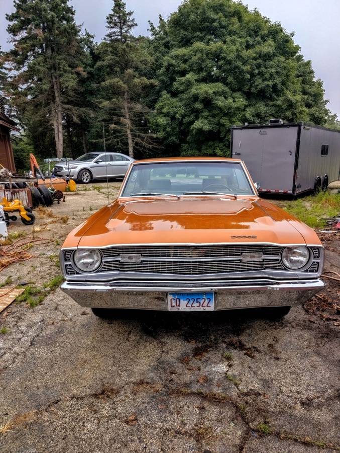 Dodge-Dart-swinger-1969-orange