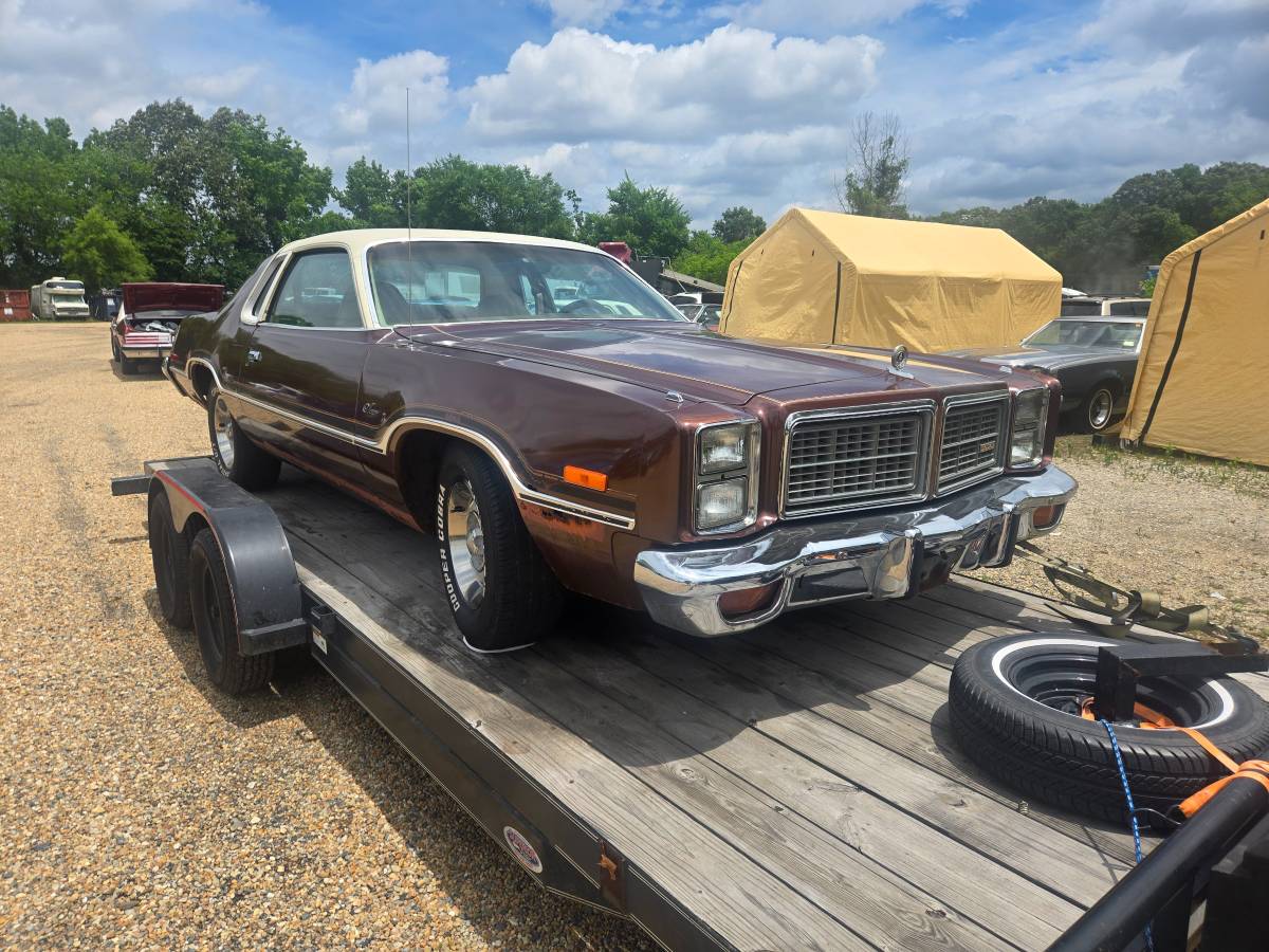 Dodge-Monoco-1977-brown